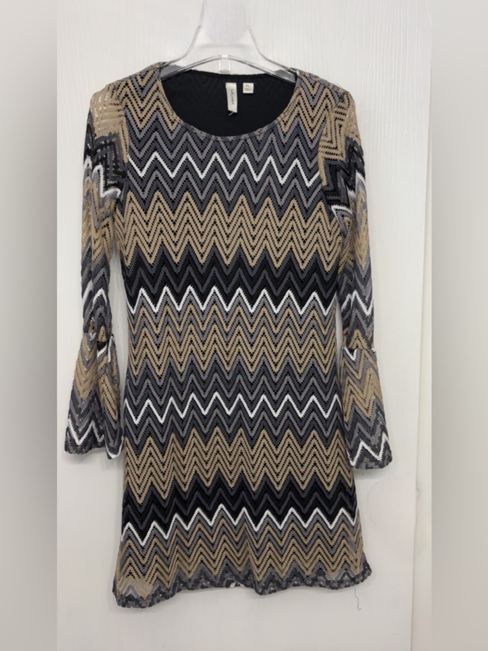 Tacera Zigzag Knit Long Sleeve Dress in Beige, Black & White